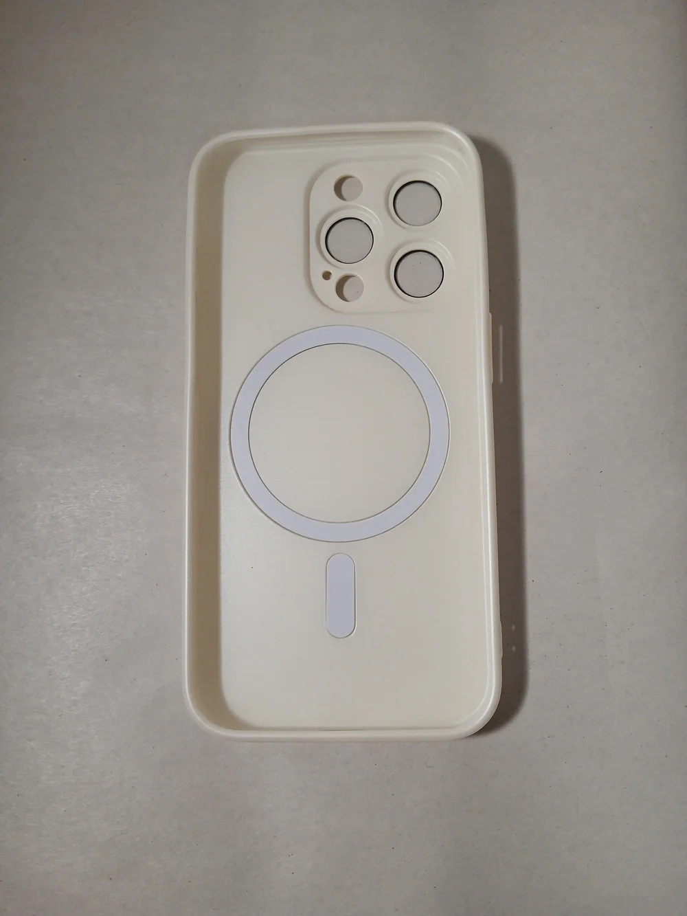 White Magnetic Protective Phone Case for iPhone 15 Pro - Unbranded